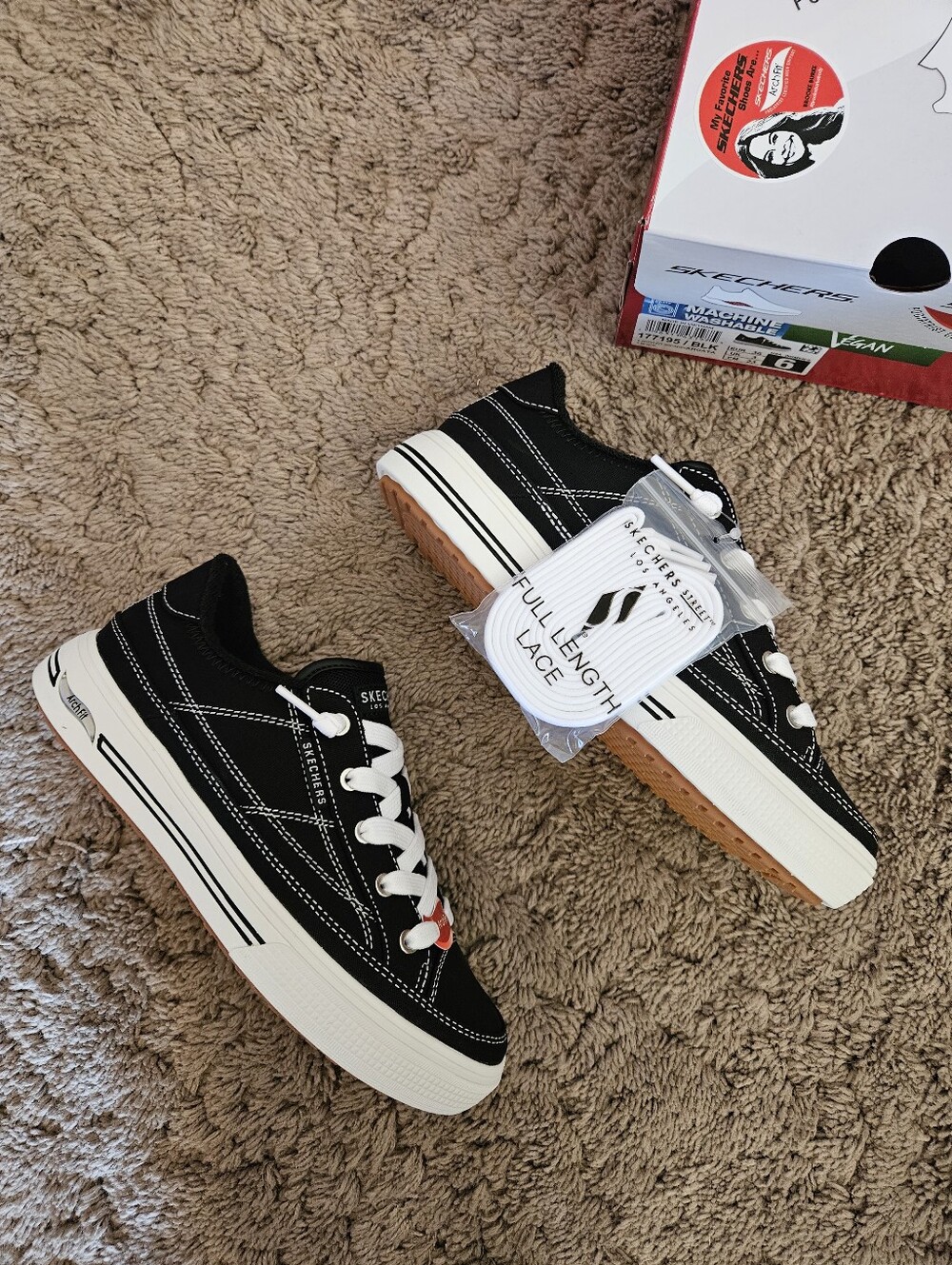 NWT ☆ Skechers Arc Fit Arcade Shoes, Size 6. Brand NEW! - Picture 2 of 5